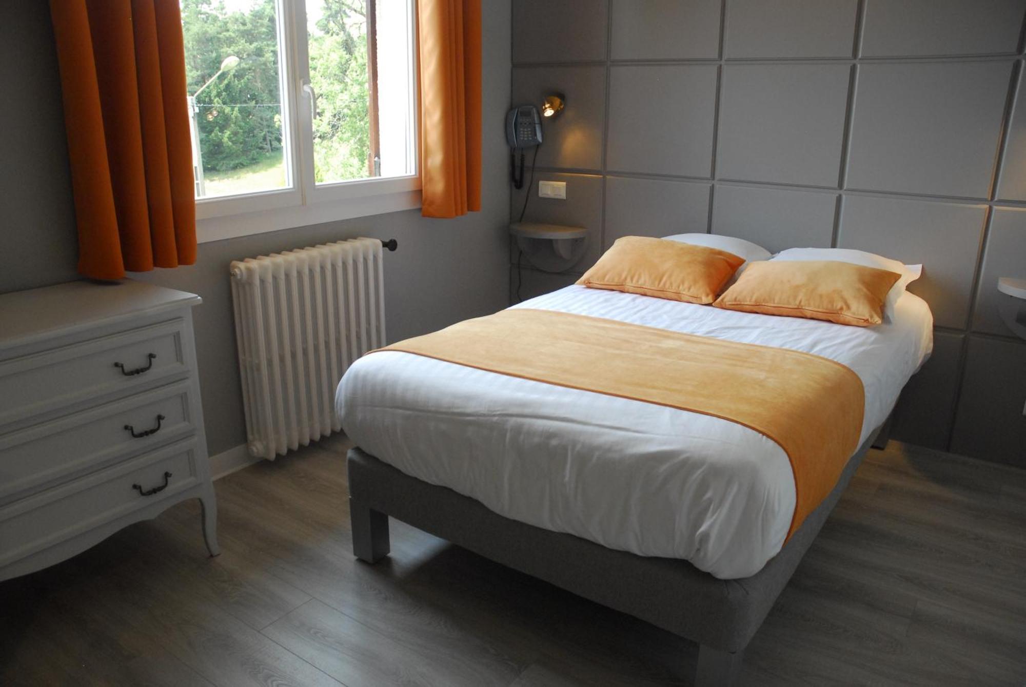 Logis Hotel Le Relais Du Bois Vialotte เลอฌ็องบง-ซูร์-ลีญง ภายนอก รูปภาพ