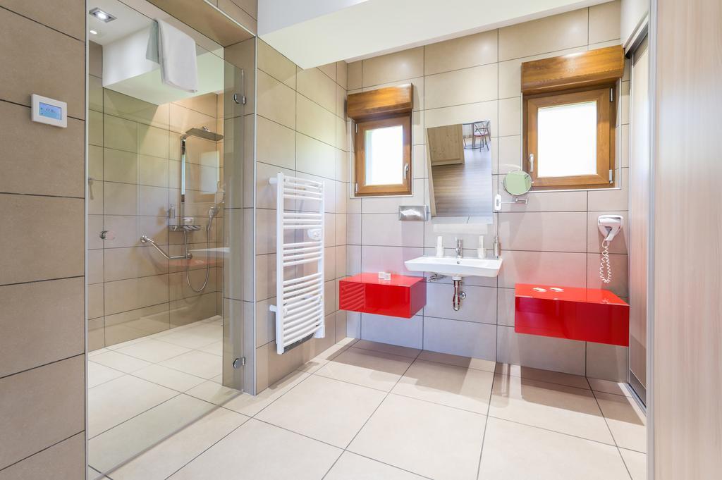 Logis Hotel Le Relais Du Bois Vialotte เลอฌ็องบง-ซูร์-ลีญง ภายนอก รูปภาพ